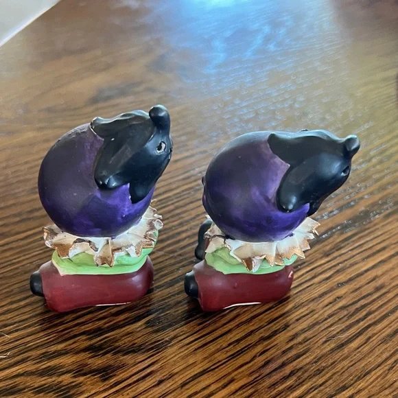 Vintage Purple Eggplant Salt & Pepper Shakers - Picture 6 of 7